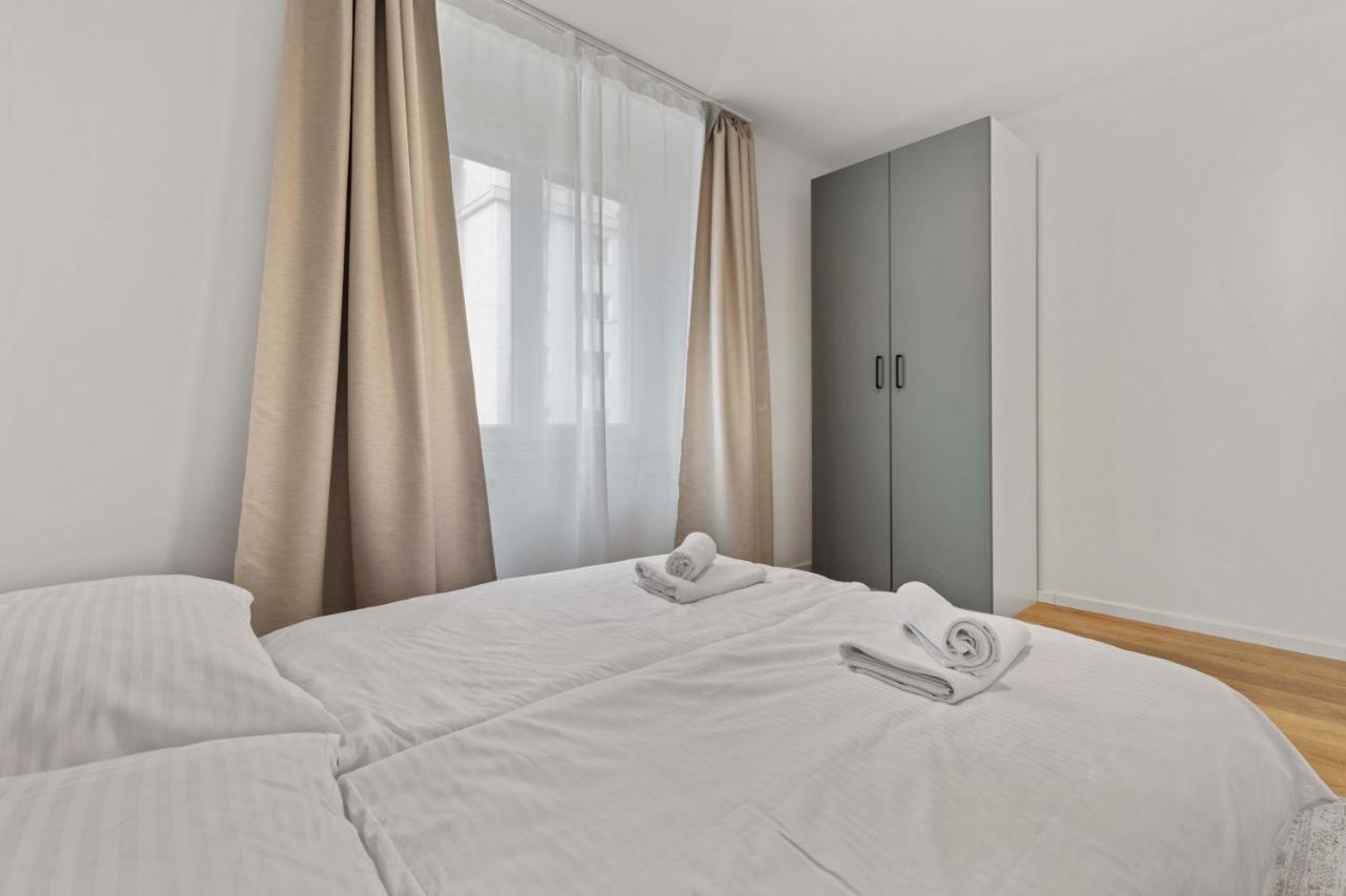 2 Bedroom Apt Steps To Nivy Station Pressburg Exterior foto