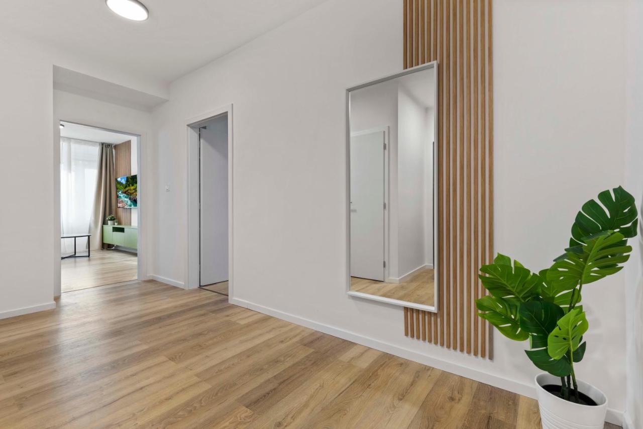 2 Bedroom Apt Steps To Nivy Station Pressburg Exterior foto