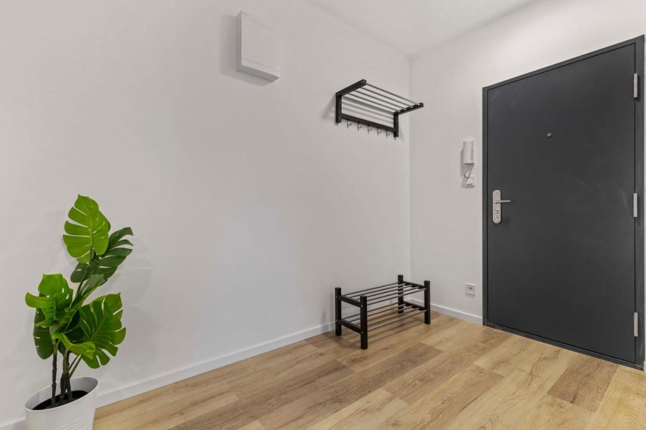 2 Bedroom Apt Steps To Nivy Station Pressburg Exterior foto